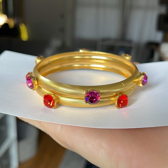 💕Beautiful Set of 2 Bangle Bracelets with Purple and Red Stones Gold Tone💕 - Picture 1 of 4